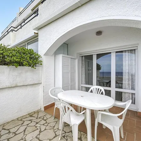 Apartment Seaside Apartment: Beachfront With Pool And Sea View Llanca