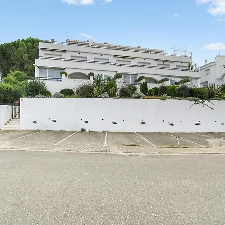 Apartamento Comfortable With Sea View And Pool In 30 M²
