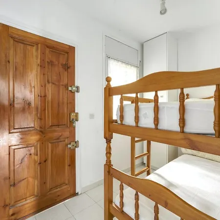 Seaside Apartment: Beachfront With Pool And Sea View Llanca